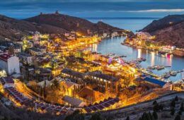 Добирайтесь в Балаклаву из аэропорта Симферополя вместе с такси Black Sea.
