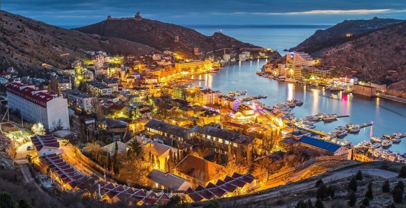 Добирайтесь в Балаклаву из аэропорта Симферополя вместе с такси Black Sea.