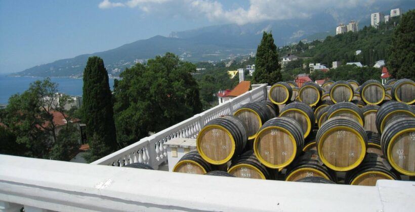 Такси из Аэропорта Симферополя в Массандру с сервисом Black Sea от 1580 рублей.