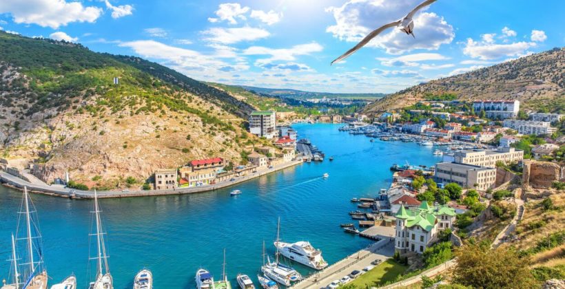 Такси по Крыму с проверенным перевозчиком Black Sea.